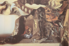 Apparition d'un visage et d'un compotier sur une plage