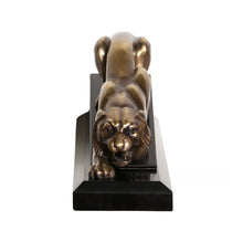 Panthère à l'affût