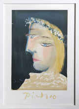 Femme a la Robe, Blanche Couronee de Fleurs