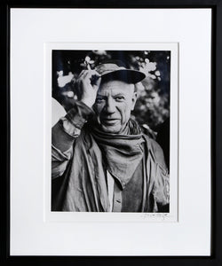 Picasso a la Feria, revetu des habits de la Pena de Logrono - Nimes, 1959 Black and White | Lucien Clergue,{{product.type}}