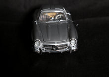 Precision Models: 1954 Mercedes 300 SL Metal | The Franklin Mint,{{product.type}}