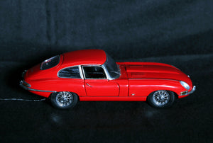 Precision Models: 1961 Jaguar E-Type Coupe Metal | The Franklin Mint,{{product.type}}